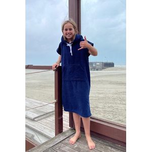 Surfponcho Kind Donkerblauw - 8-10 jaar - met Capuchon - 100% Katoen, Badstof 450 gr/m2 - Unisex - Jongens & Meisjes - Poncho - Badcape -Surf Accessoires