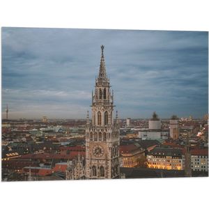 WallClassics - Vlag - Bovenkant van het Stadhuis New Town Hall - 80x60 cm Foto op Polyester Vlag