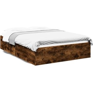 vidaXL - Bedframe - bewerkt - hout - gerookt - eikenkleurig - 140x200 - cm