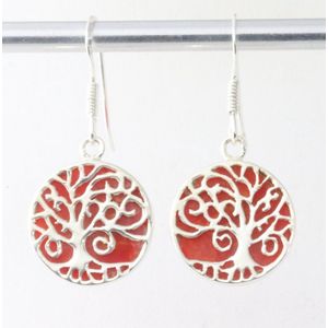 Ronde zilveren oorbellen met levensboom op rode koraal steen