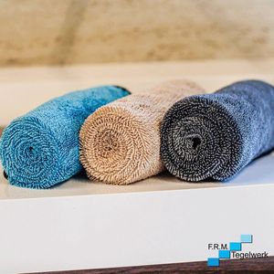F.R.M. Quick Dry droogdoek Company Blue 40x40 - Speciaal ontworpen droogdoek voor de badkamer. Kalkvrij, schimmelvrij en streeploos schoon!
