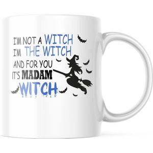 Halloween Mok met tekst: It's madam witch - blauw | Halloween Decoratie | Grappige Cadeaus | Koffiemok | Koffiebeker | Theemok | Theebeker