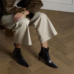 Manfield - Dames - Zwarte leren croco enkellaarsjes met hak - Maat 37