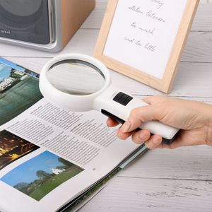 Hand Loep met LED verlichting - 5x Vergroting - Lees Vergrootglas - Lezen voor Ouderen Slechtziende - 19.8x9.5x3.2 Cm