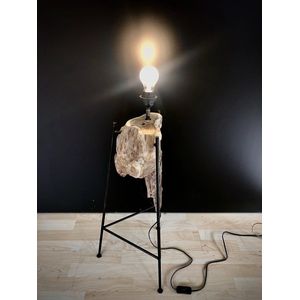 Lamp Display Rama 70 cm hoog - staande vloerlamp - lamp industrieel - handgemaakt - industriestijl - landelijk - verlichting voor binnen - voor uw interieur - metaal - tropisch gedroogd hout - interieurdecoratie - woonaccessoire - cadeau - geschenk