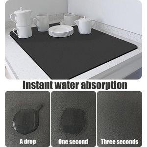 Droogmat voor aanrecht - 2 stuks - 30 x 40 cm - sneldrogend - koffiemat - absorberend - antislip - afdruiprek mat - beschermer - gootsteen - bar - zwart bar mat