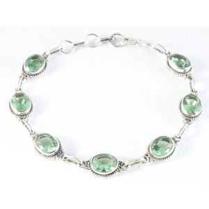 Bewerkte zilveren armband met groene amethist