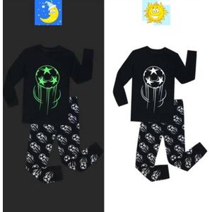Pyjama voetbal glow in the dark - Kinderpyjama - Pyjama glow in the dark - Slapen - Kinderen - Pyjama voor jongens - Pyjama voor meisjes - Pyjama voor kinderen - Voetbal pyjama