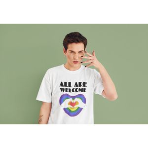 Shirt - All are welcome - Wurban Wear | Grappig shirt | Pride | Unisex tshirt | Pride vlag | Regenboog vlag | LGBTQ | Make up | Gay | Liefde | Wit