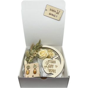 Geschenkbox JUF | BEIGE | flowerhoop | zeeproosjes | jij bent de liefste | liefste juf | topjuf | einde schooljaar | cadeau | cadeautje juf