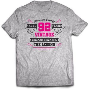 92 Jaar Legend - Feest kado T-Shirt Heren / Dames - Antraciet Grijs / Roze - Perfect Verjaardag Cadeau Shirt - grappige Spreuken, Zinnen en Teksten. Maat L