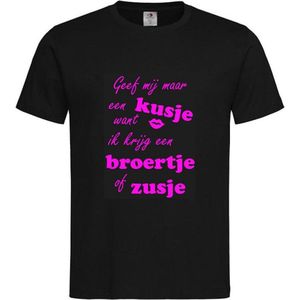 Shirt Aankondiging zwangerschap Geef mij een kusje want ik krijg een broertje of zusje | korte mouw | Zwart/fluor pink | maat 86/92 zwangerschap aankondiging bekendmaking