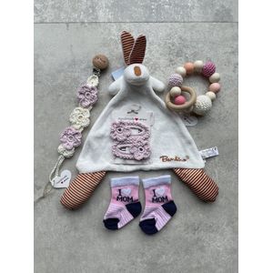 Maminobaby.nl | Baby geschenkset meisjes | Handgemaakte speenkoord | Handmade haarclip | Sokjes | Kraamcadeu | Babyshower
