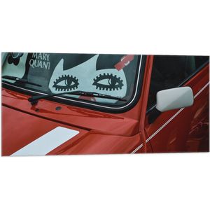 WallClassics - Vlag - Stickers op Voorruit van Rode Auto - 100x50 cm Foto op Polyester Vlag