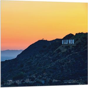 WallClassics - Vlag - Hollywood Sign met Zonsondergang - 80x80 cm Foto op Polyester Vlag