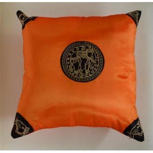 Sierkussen vierkant / 70% Zijde, 30% Polyester / Oranje / 45x45 cm / Aziatische Oosters/ Olifant