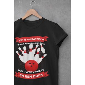 Shirt - Het is fantastisch wat je kan doen met twee vingers en een duim - Wurban Wear | Grappig shirt | Leuk cadeau | Unisex tshirt | Meme shirt | Vaderdag | Dirty shirt | Zwart