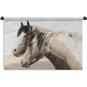 Wandkleed Wilde Mustangs - Portret van twee wilde paarden Wandkleed katoen 120x80 cm - Wandtapijt met foto