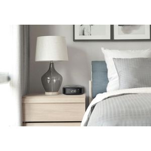 Radiowekker met DAB+ en dubbel alarm - Slaaptimer - Compact ontwerp - Automatische tijdsynchronisatie - Batterijbeveiliging - Zwart 13.1 x 13.1 x 5.4 cm