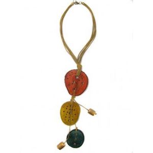 Behave Korte ketting 40 cm lengte met hanger van 22 cm lengte, koord, hout kralen,