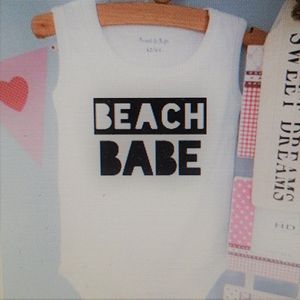 Baby Rompertje cadeautje zwangerschap aankondiging tekst meisje | beach babe  | korte mouw  mouwloos | wit zwart | maat 62/68 | geboorte kraamcadeau cadeau