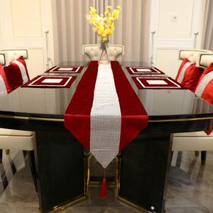 Tafelloper modern rood, 33 x 180 cm, tafeldecoratie gevlokt damast tafelvlag voor keukentafel, salontafel, familiediner, dressoir, wijnkast