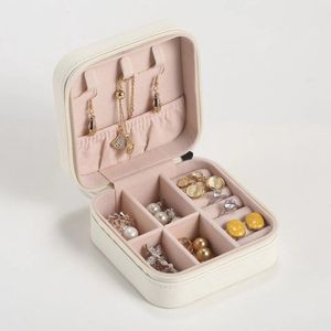 Premium jewelry box -Juwelendoos voor Ketting - Oorbellen - Ring - Geschenk - Cadeautje voor haar - Sieraden Doos