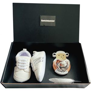 Kraamcadeau jongen of meisje- kraamkado box met bijtring speen en sneakers- geboortecadeau- babysneaker - kraamkado baby - kraamkado meisje - geboortegeschenk - bijtring- luiertaart - geschenk - babyshower
