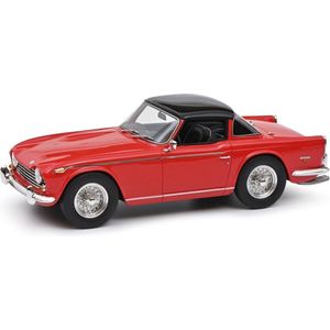 Het 1:18 Diecast model van de Triumph TR5 Spider Closed van 1968 in Red. De fabrikant van het schaalmodel is Schuco.Dit model is alleen online beschikbaar.