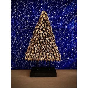 Natural Gold J-Pod Tree on Base 38 cm hoog - Christmas Tree - kerstboom - glitters - metaal - figuur - kerststukje - kerstdecoratie - kerstitem - accessoire - interieur - geschenk - gift - cadeau - kerst - nieuwjaar – verjaardag