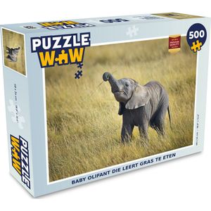 Puzzel Baby olifant die leert gras te eten - Legpuzzel - Puzzel 500 stukjes