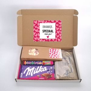 Cadeaupakketje ""Speciaal voor jou"" brievenbus cadeau - Milka confetti chocolade - Popcorn - Mentos - Hartjes - Lief cadeau