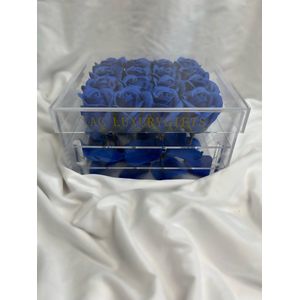 AG Luxurygifts gift box - flower box - blauwe rozen - Kerst cadeau - luxe cadeau - acrylic box - soap roses - Valentijnsdag cadeau - Moederdag cadeau - rozen - rozen box