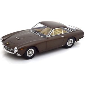 Het 1:18 Diecast-model van de Ferrari 250 GT Lusso uit 1962 in bruin metallic. De fabrikant van het schaalmodel is KK Models. Dit model is alleen online verkrijgbaar