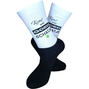 Komt wel goed Schatje - Love - Hou van je - Klavertje - Succes - Valentijns - Geluk - Sokken met tekst - Witte sokken - Cadeau voor vrouw en man - Kado - Sokken - Verjaardags cadeau - Verliefd - Ziek - Beterschap - LuckyDay Socks