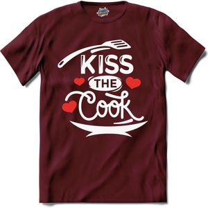 Kiss The Cook | Cooking - Koken - Bakken - T-Shirt - Unisex - Burgundy - Maat M