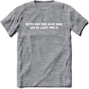 Beter Een Poes In De Hand - Katten T-Shirt Kleding Cadeau | Dames - Heren - Unisex | Kat / Dieren shirt | Grappig Verjaardag kado | Tshirt Met Print | - Donker Grijs - Gemaleerd - M
