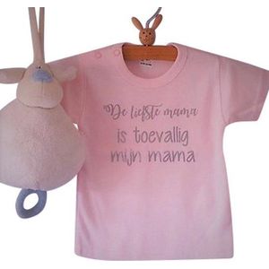 Shirtje baby roze meisje tekst mama eerste moederdag De Liefste mama is toevallig mijn mama|korte mouw | lichtroze | maat 86