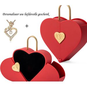 Elegante Hartvormige Geschenkdoos Rood + Luxe Ketting Letter D - Harten Doos + Sieraad - Valentijn Cadeau - Huwelijks Geschenken - Trendy Kerstcadeau In Luxe Harten Box - Liefdesdoos Verjaardag Geschenk - Romantisch Cadeau - Eeuwige Liefde Slot