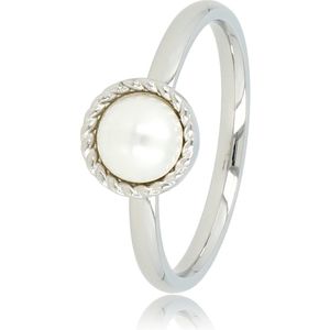 My Bendel Zilverkleurige ring met witte parel vintage - Zilverkleurige ring met een witte parel en een vintage rand - Met luxe cadeauverpakking