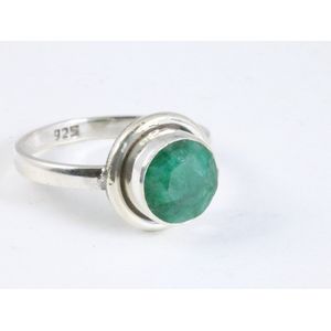 Fijne ronde zilveren ring met smaragd - maat 17
