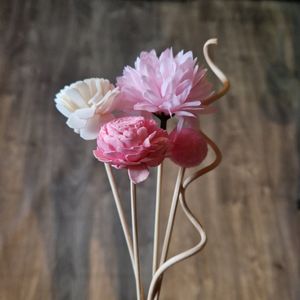 Geurstokjes met rose assorti Bloemen 5 stuks - 5 stokjes met bloem - deze stokjes met bloemen zijn voor huisparfum - Fragrance sticks with flower - only diffuser sticks - Geurstokjes met bloemen voor huisparfum - zonder huisparfum alleen stokjes