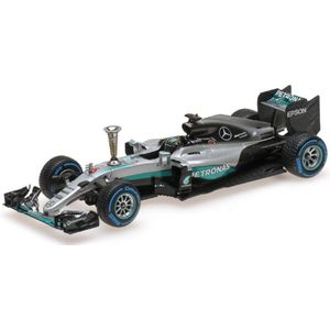 Mercedes AMG Petronas F1 W07 Hybrid #6 Sindelfingen Demo Run World Champion 2016 - 1:43 - Formule 1