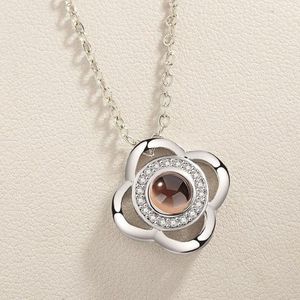 Zilveren Bloem 100 Talen Ik Hou Van Je Ketting - Zilver Ketting - I Love You Ketting - Cadeau TIP - LIMITED EDITION