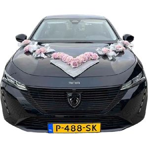 AUTODECO.NL - RICARDA Auto Versiering Bruiloft - Trouwauto Decoratie zilver Linten - Autodecoratie - licht roze Rozen & Tule - Motorkap Versiering - Autobloemstuk Bruiloft - Bloemen op de Auto - Bloemen op de Motorkap - Trouwerij - Huwelijk