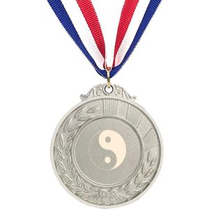 Akyol - yin yang medaille zilverkleuring - Yin yang - yin yang accessoires - cadeau - gepersonaliseerd - mediteren - sleutelhanger met naam