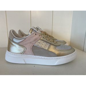 Hip sneaker maat 37