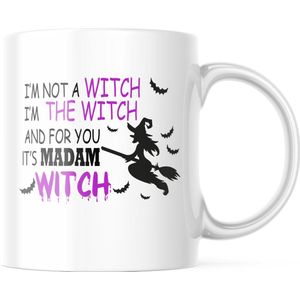 Halloween Mok met tekst: It's madam witch - paars | Halloween Decoratie | Grappige Cadeaus | Koffiemok | Koffiebeker | Theemok | Theebeker