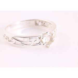 Fijne opengewerkte zilveren ring met bergkristal - maat 16.5