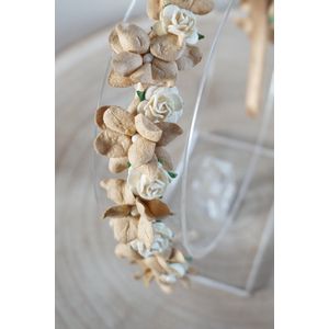 Bloemenhaarband - Luxe haaraccessoires - Taupe - Haarband - Bruiloft - Bows and Flowers